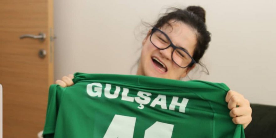Büyükakın’dan  Gülşah’a Kocaelispor forması