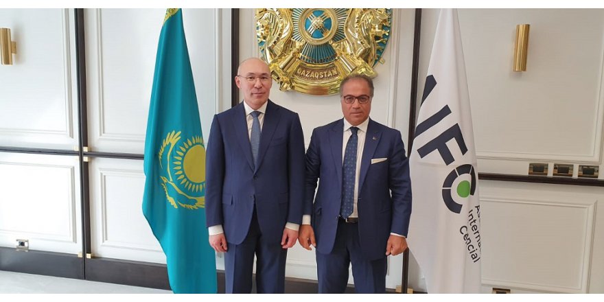 Kazakistan Başbakanı ile görüştü