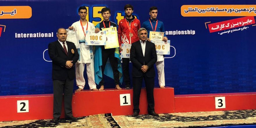 Ekrem’den bronz madalya