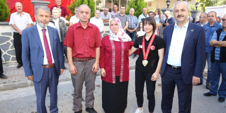 Şampiyonu Başkan Büyükgöz karşıladı