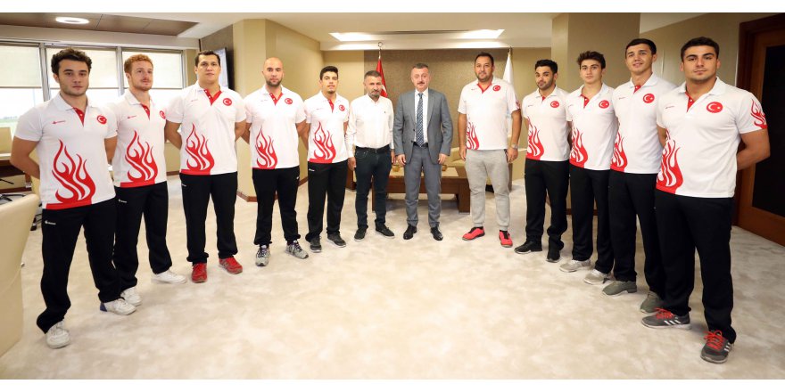 Başkan Büyükakın, şampiyon takımı ağırladı