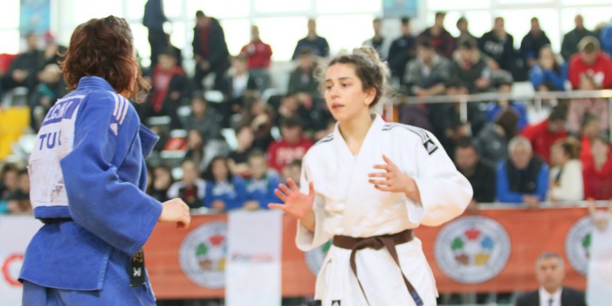 Sporcu fabrikası ‘Kağıtspor’