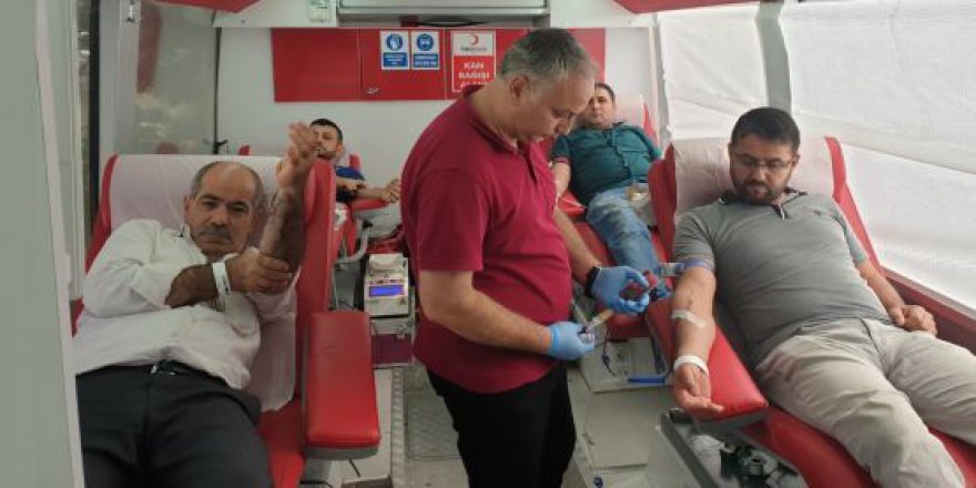 Önce kan bağışı sonra aşure ikramı