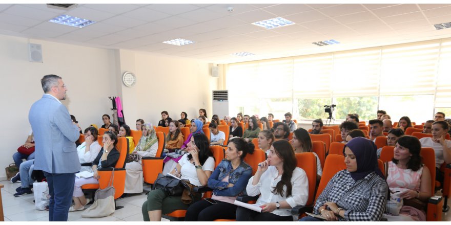 Kariyer Akademisi’nde yabancı dil semineri