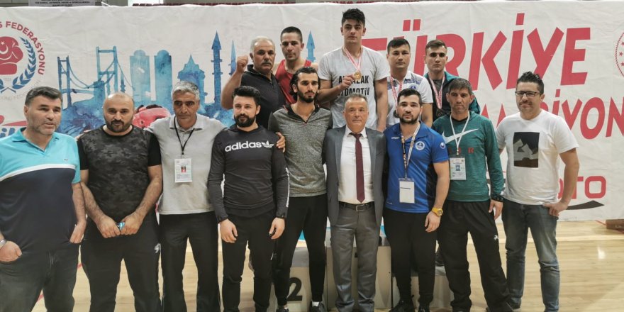 Başarılı eldiven Türkiye Şampiyonası yolcusu