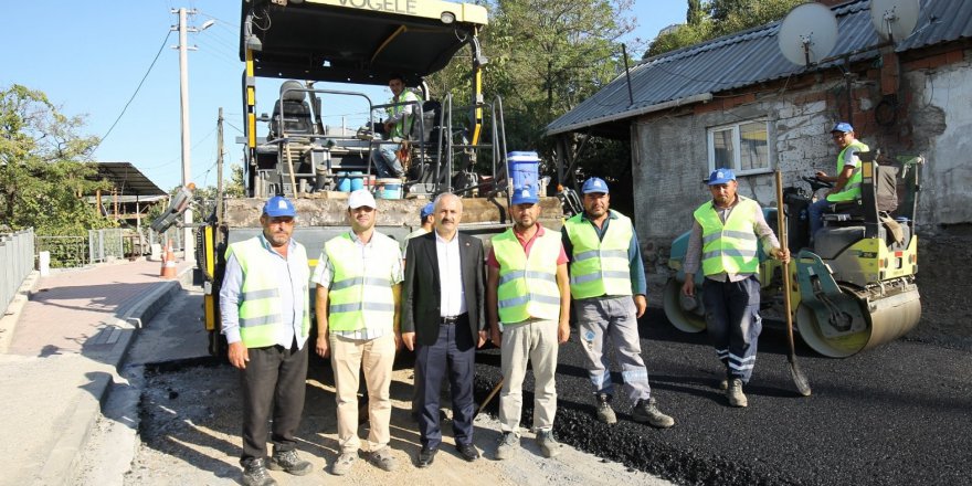 Asfalt çalışmalarını denetledi