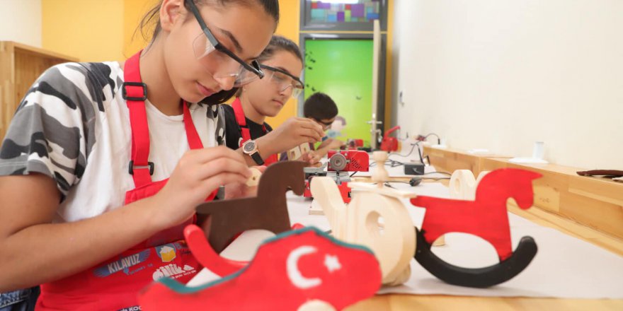 Kendi oyuncaklarını tasarlıyorlar