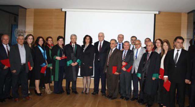 Avukatlara kıdem plaketi