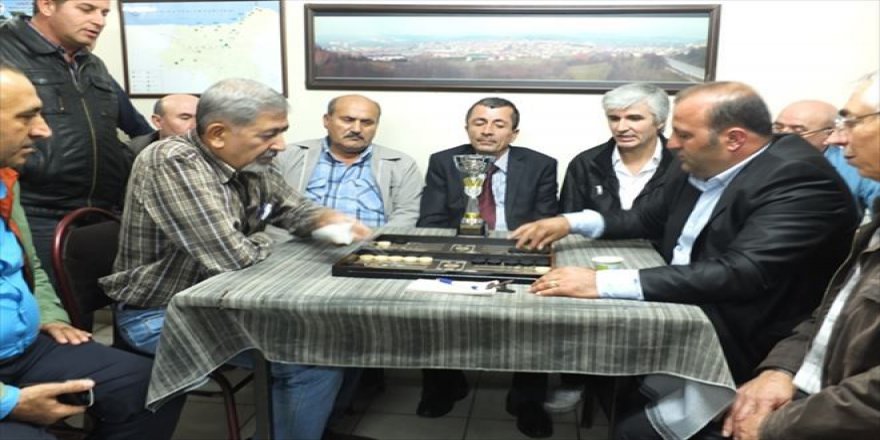 Kandıralılar’da tavla turnuvası heyecanı