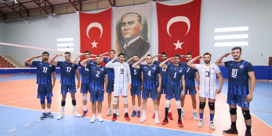 Kağıtspor Voleybolda set vermeden galip