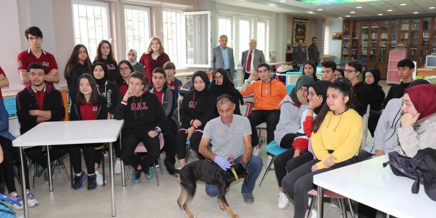 Çocuklara hayvan sevgisi aşılanıyor