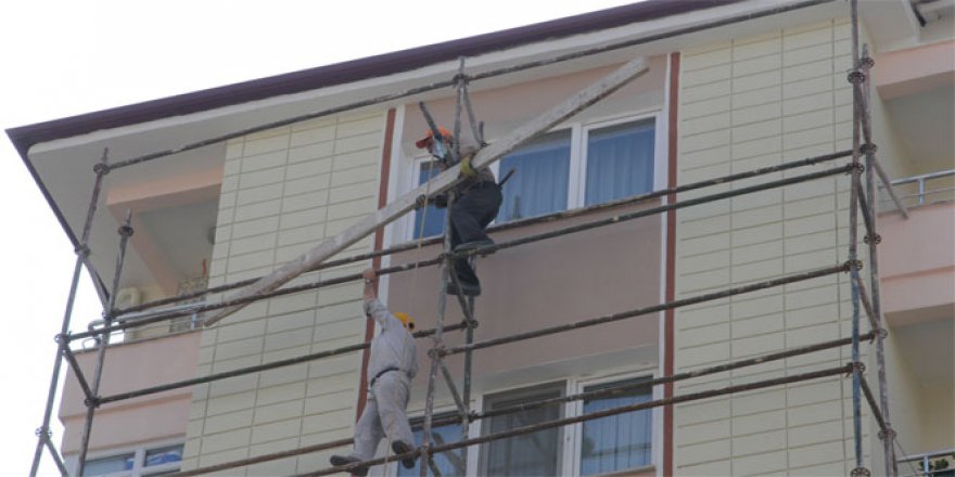 İNŞAATLAR DENETİMSİZ: Kafanıza bir şey düşebilir!