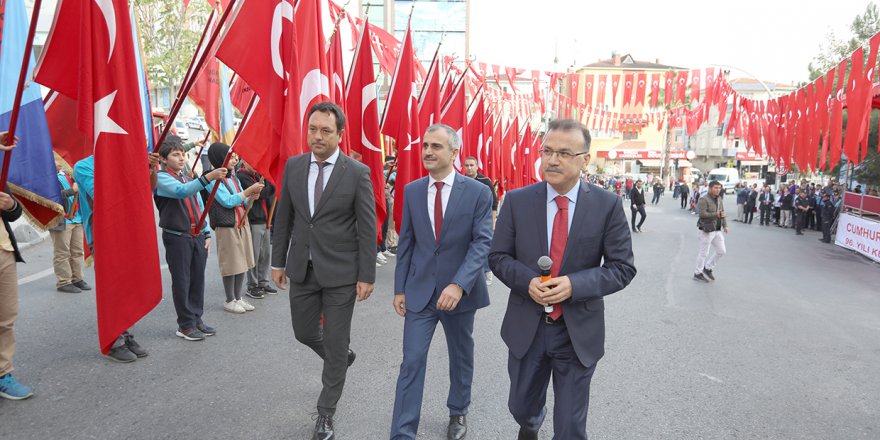 Çayırova’da görkemli kutlama