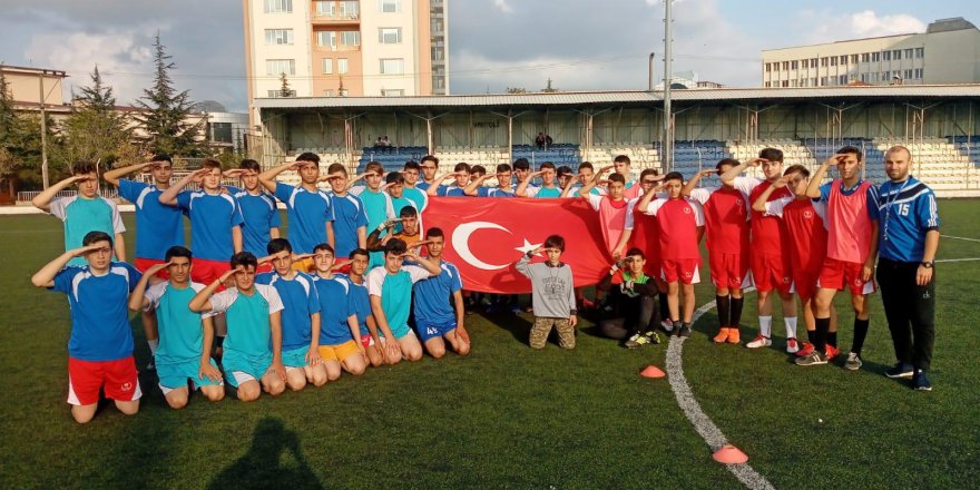 41 KARADENİZSPOR CUMHURİYETİ KUTLADI