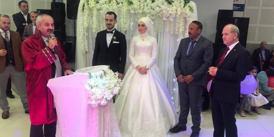 Nikahlarını Büyükgöz kıydı
