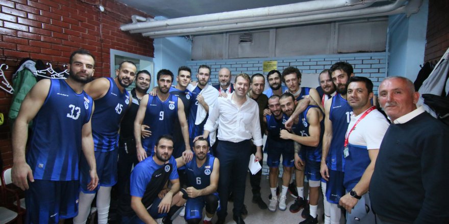 Kağıtspor’un dev adamlarından önemli galibiyet