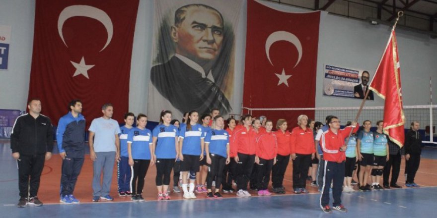 Kadın öğretmenler  fena kapıştı