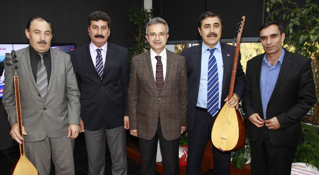 Köşker’e âşık usulü kutlama