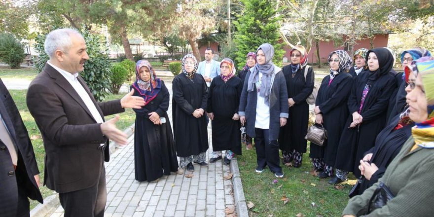 Köy kadınlarının taleplerini dinledi