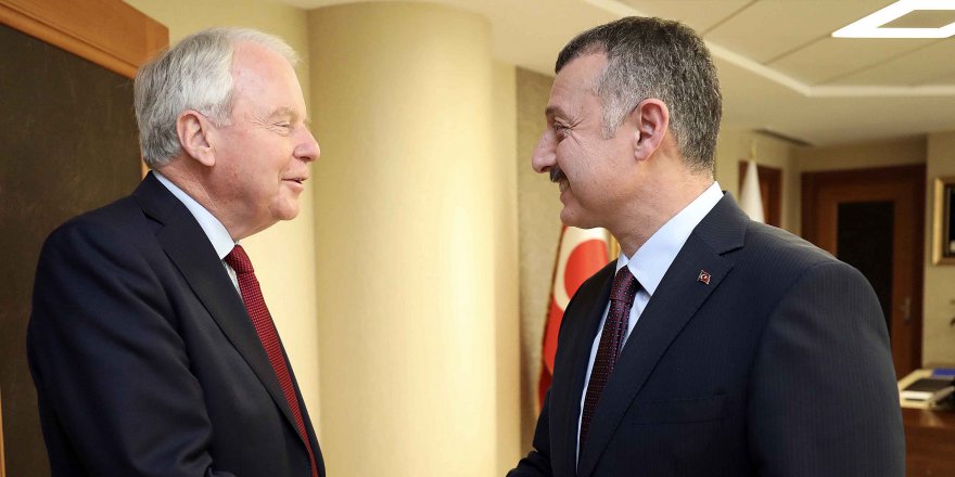 Lord Robin Janvrin’i konuk etti