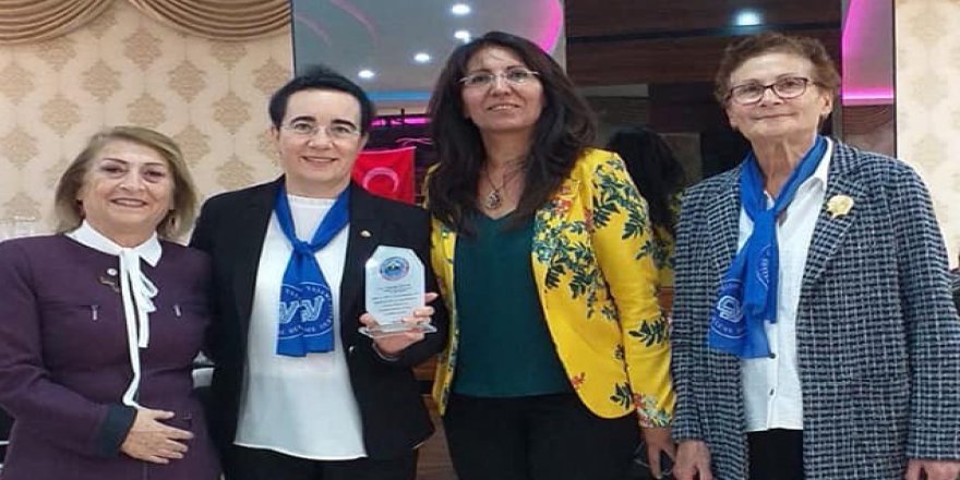 Sinoplular’dan ÇYDD’ye plaket