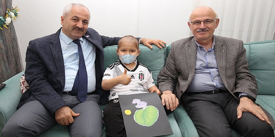 Küçük Tarık’a moral verdi