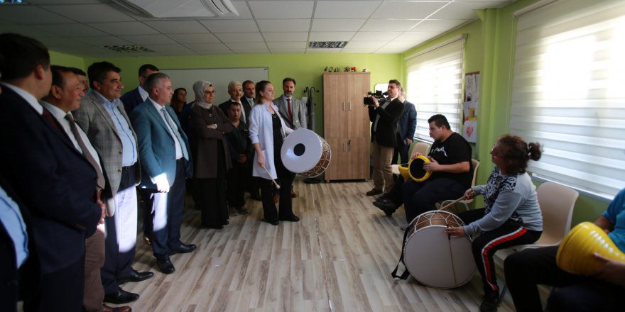 Engelsiz Yaşam Merkezi’ne gittiler