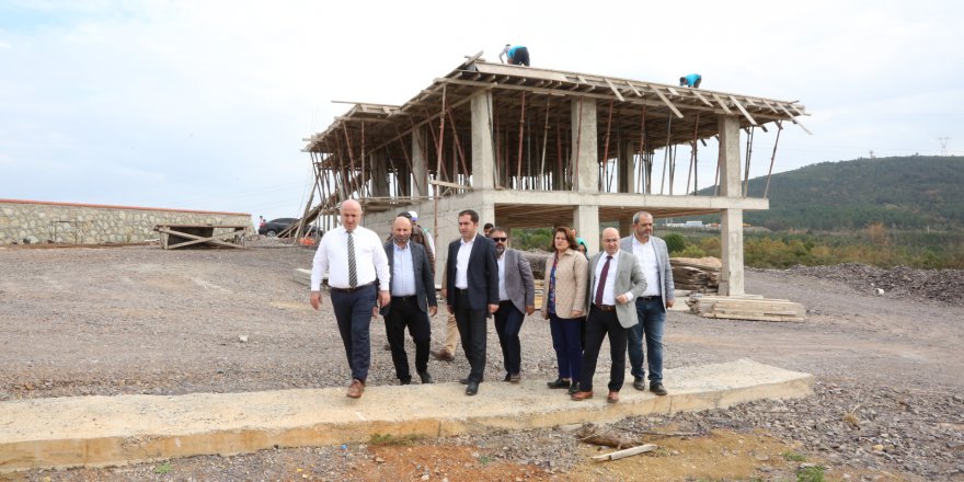 Bıyık, mezarlık hizmet binası inşaatını inceledi