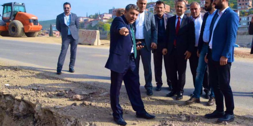 Sahada çalışmaları incelediler