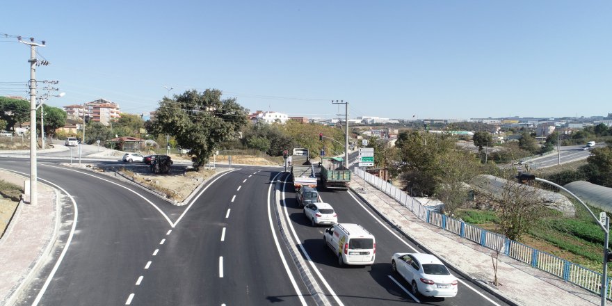 Kavşak ve asfalt çalışmaları sürüyor