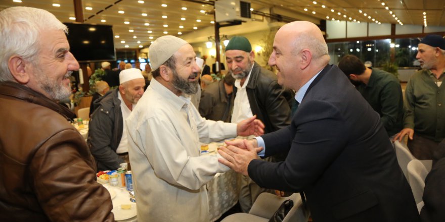 Bıyık, hacılarla buluştu