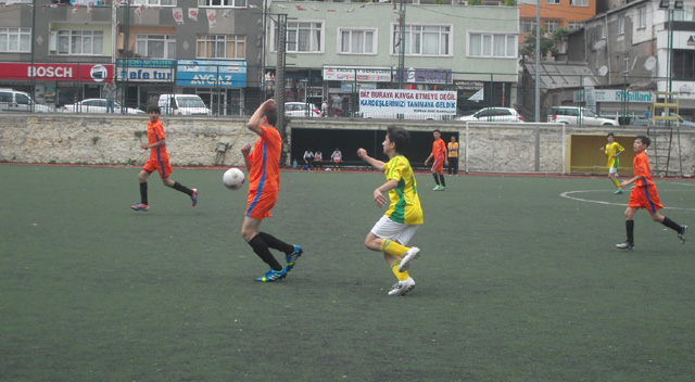 YILDIZLARIN MÜCADELESİNİ DİLOVASI KAZANDI