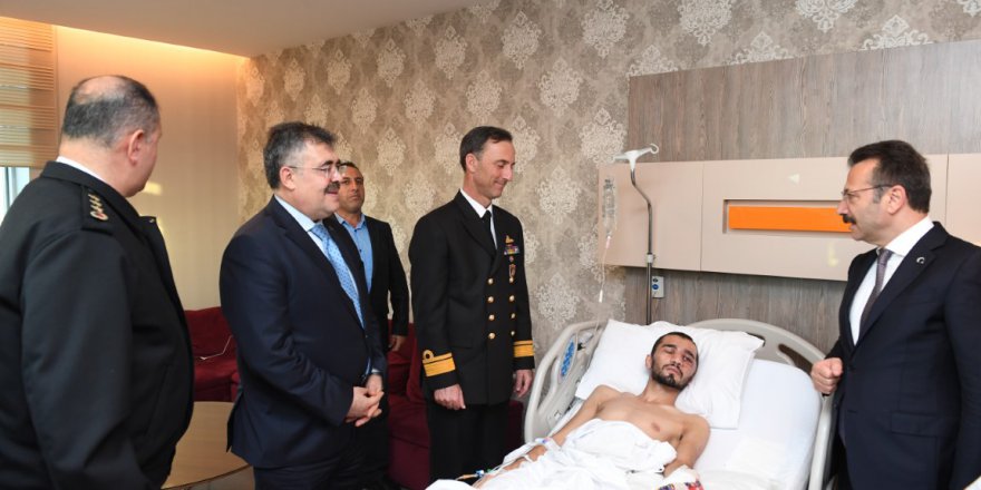 Vali Aksoy'dan, gazi askere ziyaret