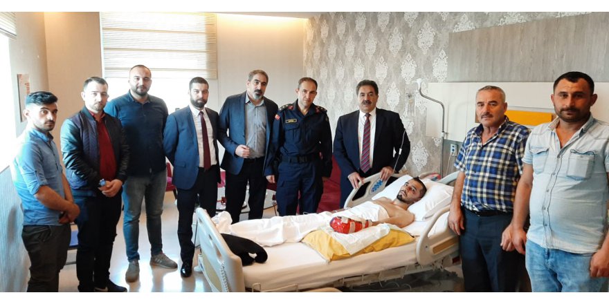 Yaralı askere geçmiş olsun ziyareti