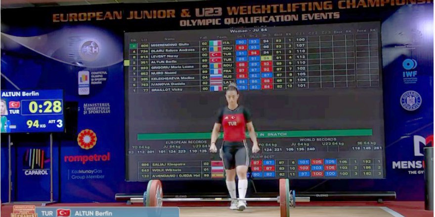 Berfin, gümüş madalya ile döndü