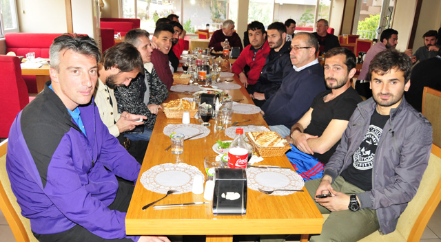 LİDER YEMEKTE BULUŞTU