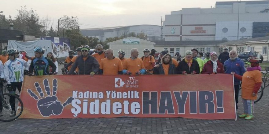 Pedallara “Kadına Şiddete Hayır” diyerek bastılar!