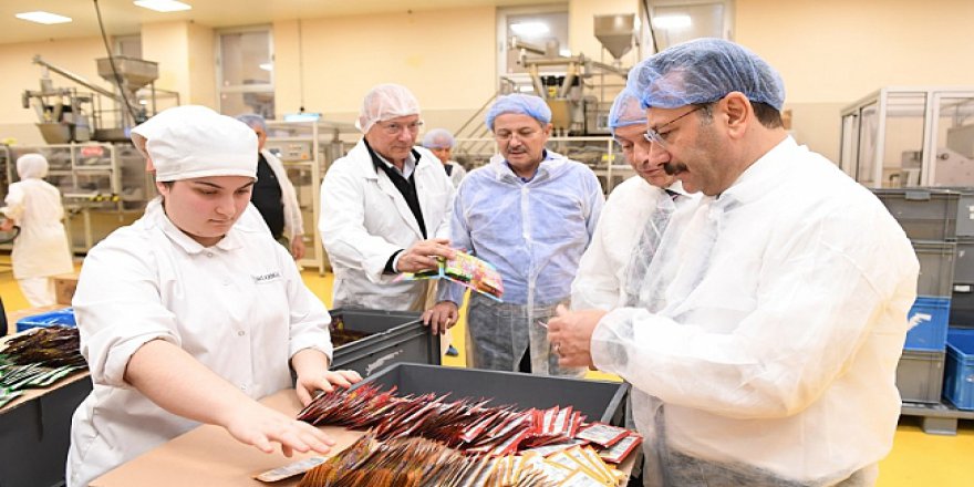 Vali Aksoy’dan fabrika ziyareti