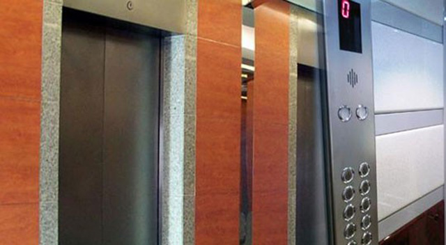 Ölüm asansörde yakaladı
