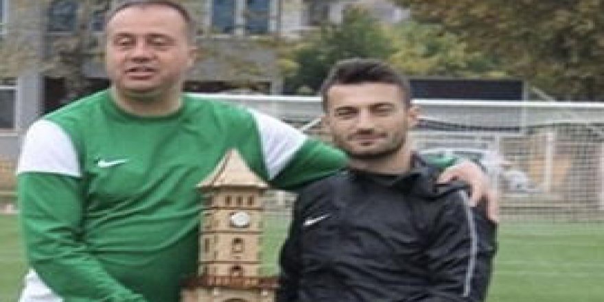 Dinçel’den takıma ve basına parfüm