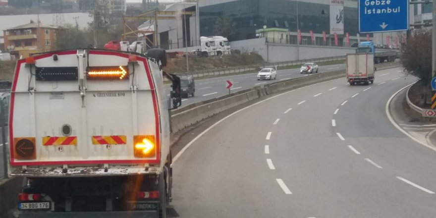 Gebze D-100 Karayolunda temizlik  