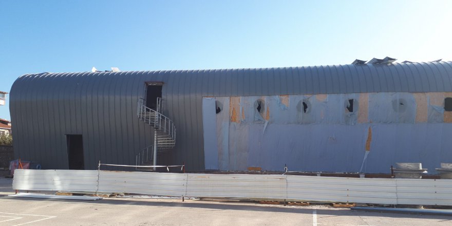 Orhangazi Spor Salonu’nun dış cephesi tamamlanıyor