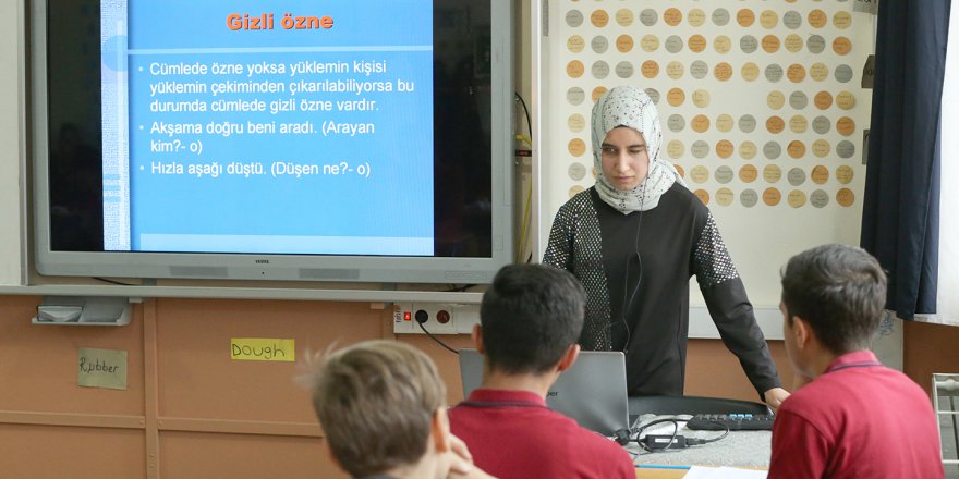 "Dilek öğretmen" azmiyle öğrencilerine ışık oluyor