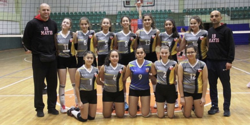 19 Mayıs’ın kızları DSİ’ye set vermedi 3-0