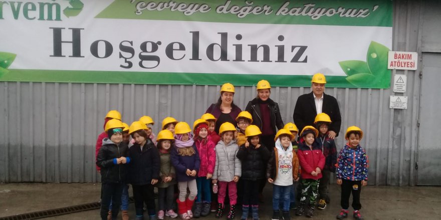 Minik öğrenciler geri dönüşüm tesisini gezdi