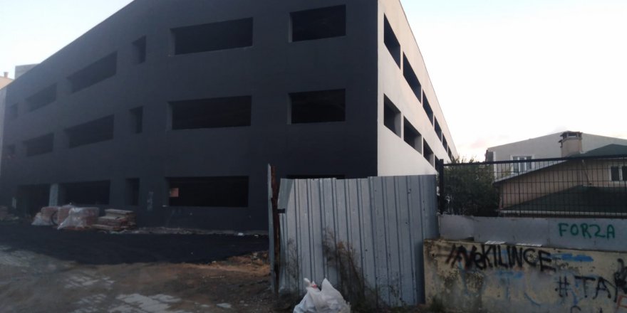 7 katlı otoparkın katlarına asfalt serimi başladı