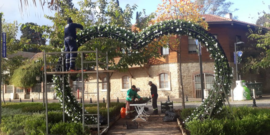 Parklarda çiçeklendirme çalışmaları