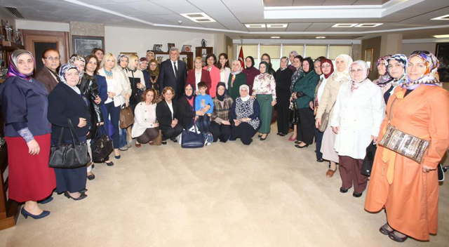 Ak kadınlardan Karaosmanoğlu’na ziyaret