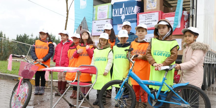 Oyuncaklarını Suriyeli çocuklara gönderdiler