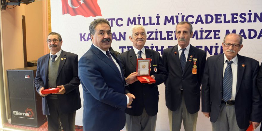 Kıbrıs gazilerine madalyaları verildi